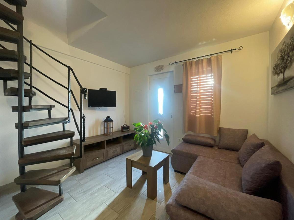 Studio Apartment Dona Trogir Exterior photo