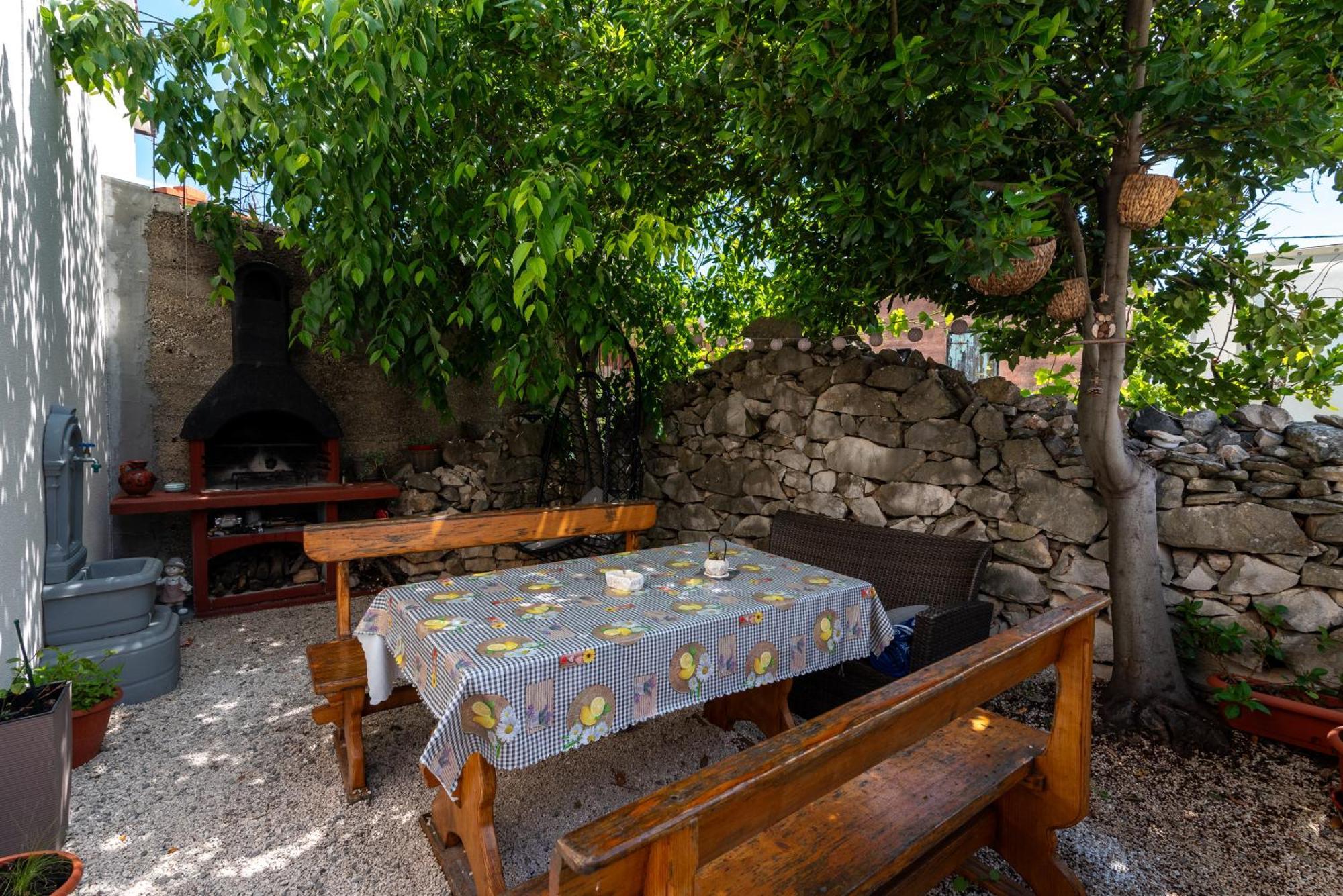 Studio Apartment Dona Trogir Exterior photo