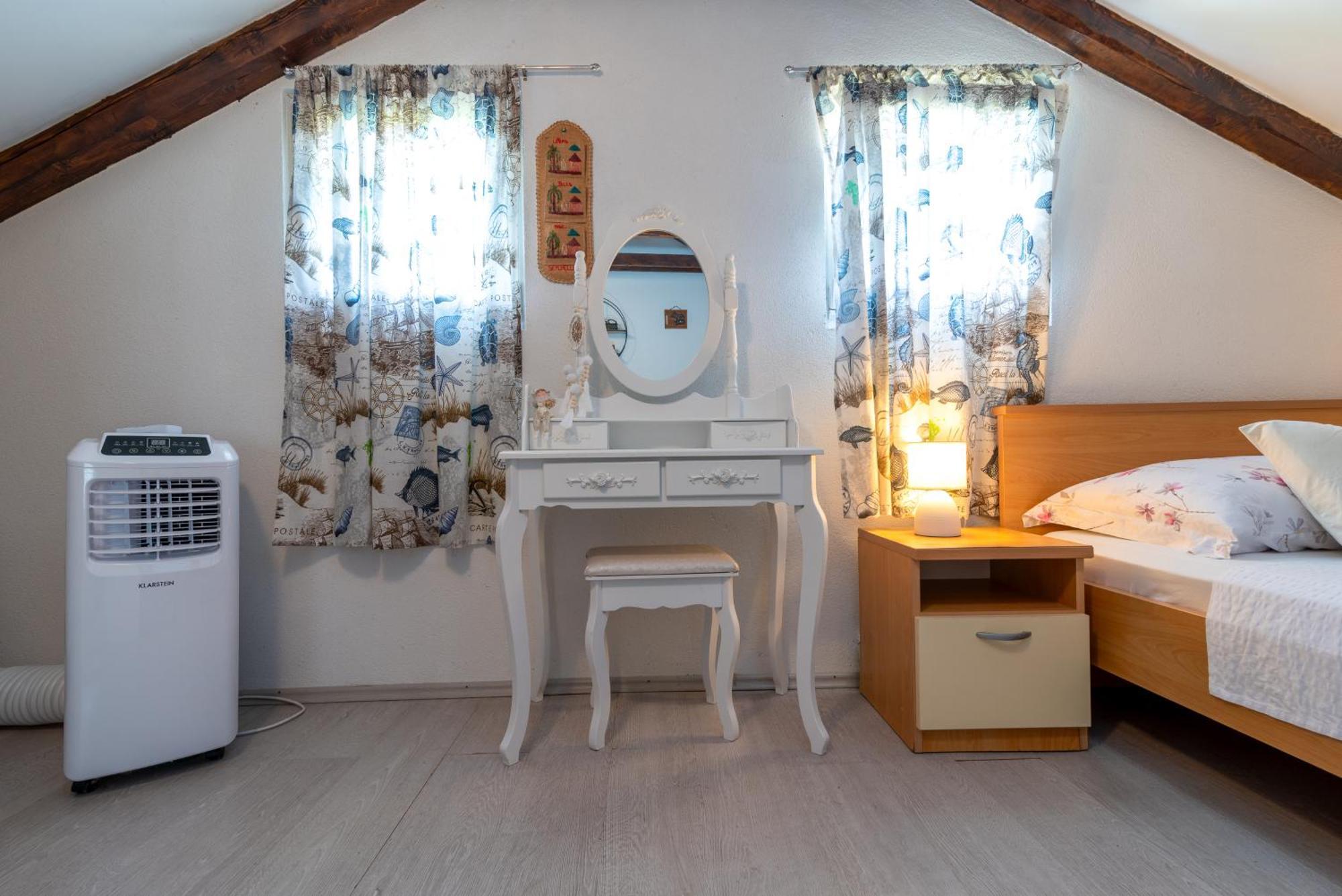 Studio Apartment Dona Trogir Exterior photo