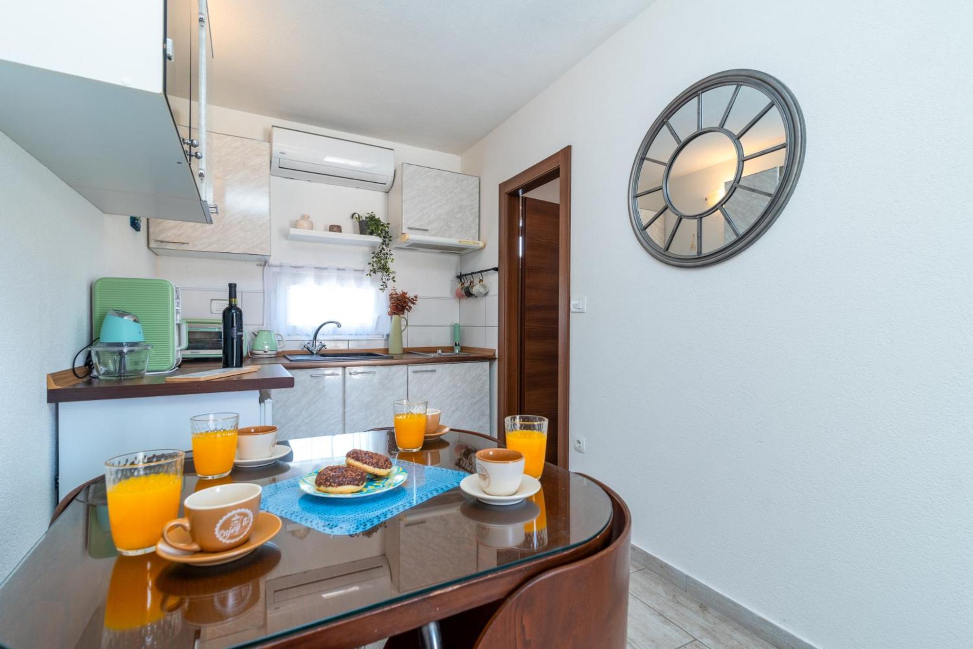 Studio Apartment Dona Trogir Exterior photo