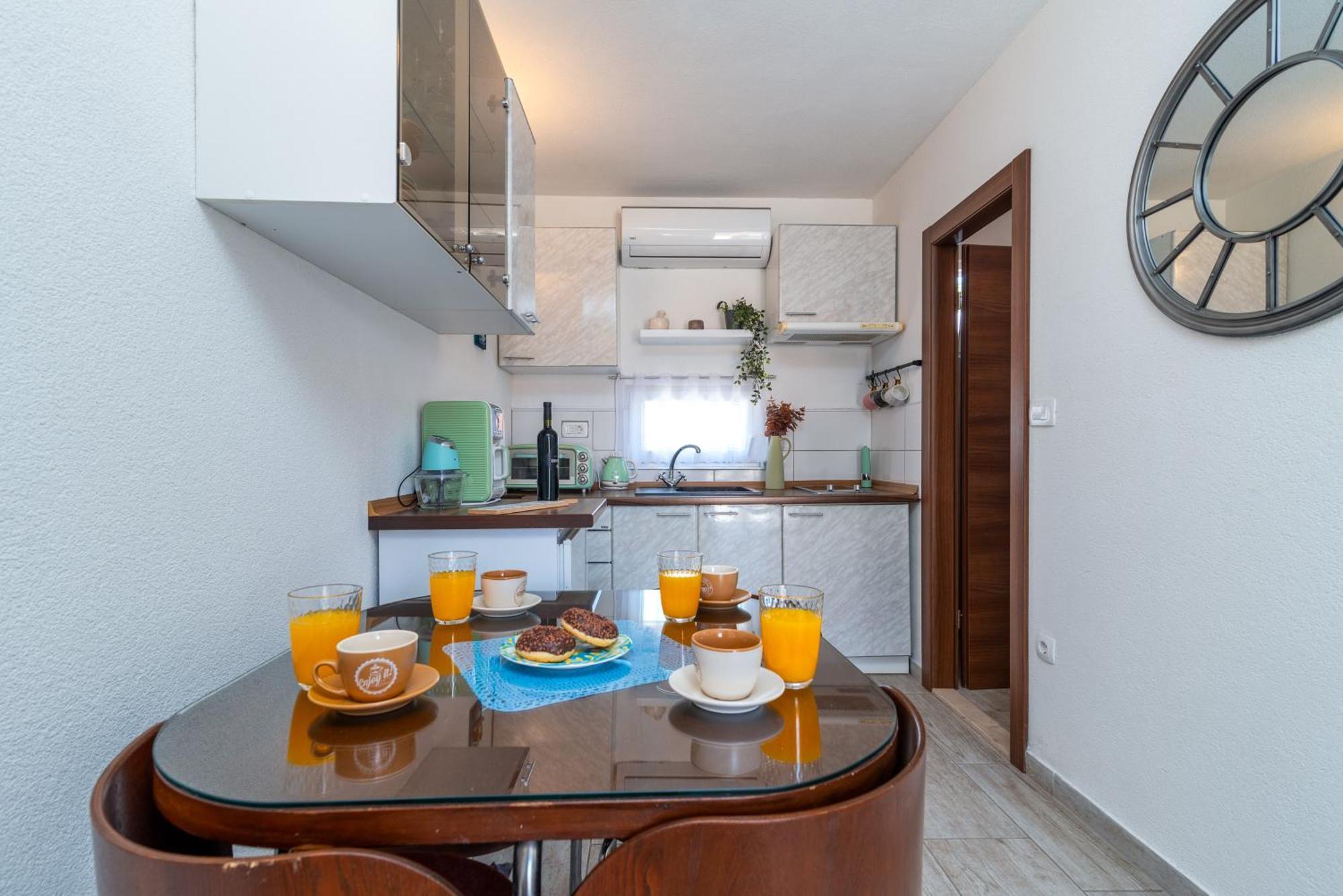 Studio Apartment Dona Trogir Exterior photo