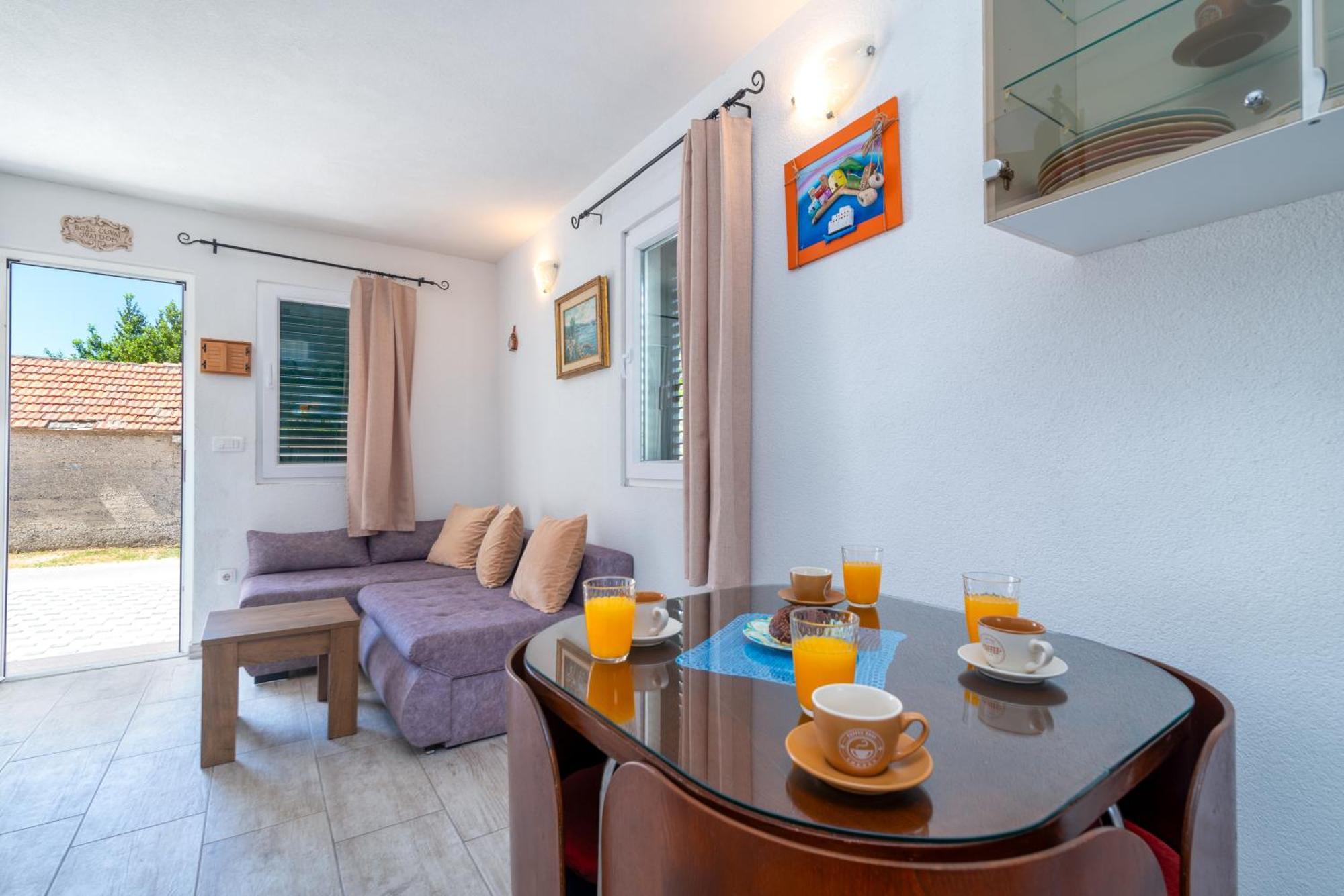 Studio Apartment Dona Trogir Exterior photo